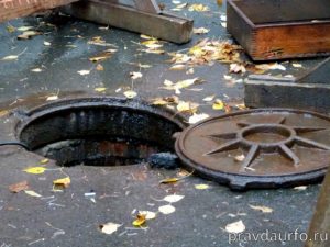 В Верхотурье ребенок упал в выгребную яму